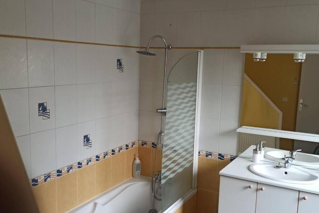Petite Maison De Bourg Proche A84 Ducey-Les Cheris Ngoại thất bức ảnh